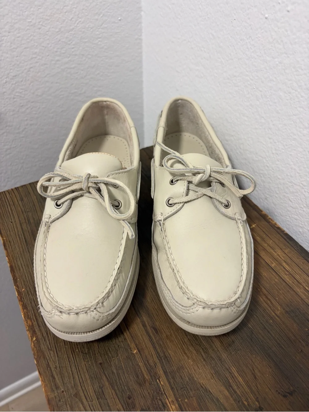 Sebago Docksiders Cream Leather Boat Shoes Loafers - Like New - Women’s 9.5